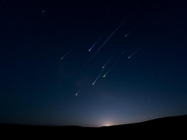 Meteorraj az éjszakai égbolton, Perseus csillagkép